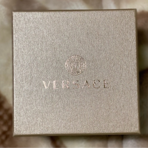 Versace - Picture 10 of 14